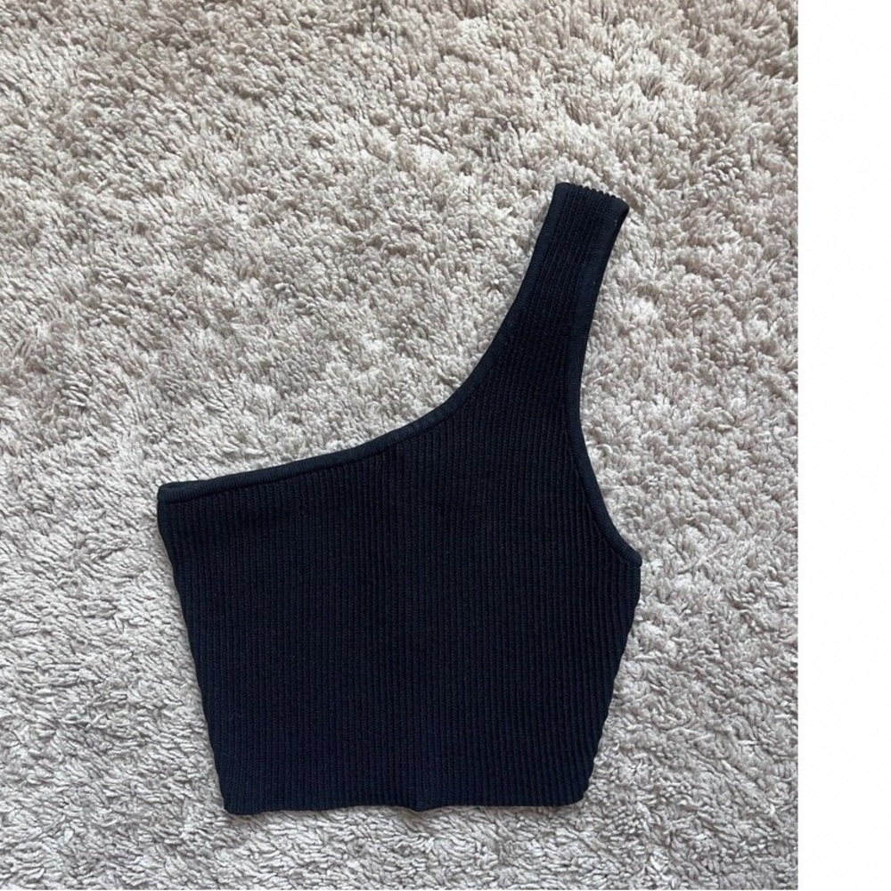 Elegant One-Shoulder Black Crop Top